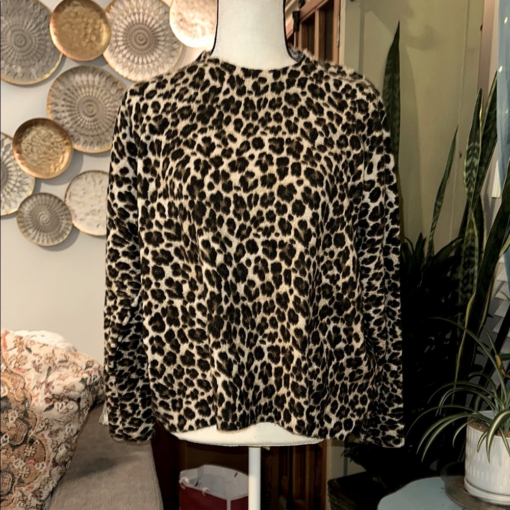 New. No tags. Vince Camuto sweater M